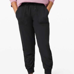 Beyond the Studio Jogger 7/8 Length Size 0